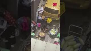 “HẾT HỒN” CLIP NGƯỜI HÀN LÀM KIM CHI CỦ CẢI CHUNG VỚI NƯỚC RỬA CHÂN?