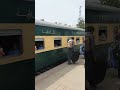 9up allama iqbal express departing from bahawalpur railway station with zcu30 run pakistan railways