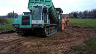 G.M. Damsteegt beton aan het aanvoeren voor Schagen infra BV, met IHI IC 100 rupsdumpers.wmv