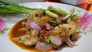 ลาบตีนไก่สะใบนาง แซ่บๆ