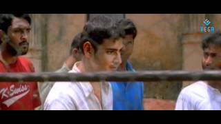 Mahesh Babu Okkadu Movie - Group of boys insulting Mahesh Babu & friends - Bhumika