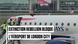 Un militant d'Extinction Rebellion monte sur un avion à l'aéroport de Londres City