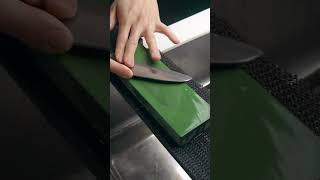 天然砥石の菖蒲谷 巣板で三徳包丁を研ぎ直してナスを切る🔪Re-sharpening Santoku with Syobudani Suita of natural whetstone#shorts