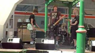 Icon 66 'I Know' live at Grangemouth Music Festival - 11th July 2009