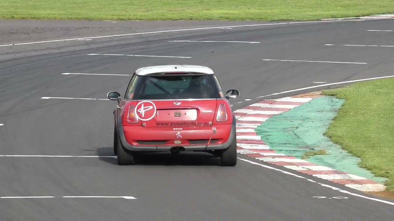 CRCC Hot Hatch Championship Race Part 5 Castle Combe - YouTube