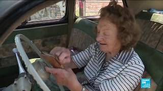 Yvonne, 95 ans, conduit la même voiture depuis 1954