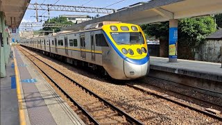 4119次瑞芳發車經由宜蘭線開往樹林的銀綠色微笑號EMU900型十輛一編組EMU907區間車，和4148次北湖發車經由宜蘭線開往蘇澳的EMU885+EMU886二代微笑號區間車