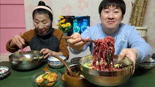 ☆육회비빔밥~ 완전고소하고 부드럽고 나를 미치게만드는 맛이다, 된장찌개랑 같이먹자~!!