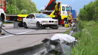 Walgauautobahn: Alkolenker kollidiert mit Lkw und kracht gegen Leitschiene