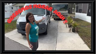 Encontramos uma vila de Motorhomes em Tampa. poderiamos morar lá!