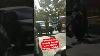 PARAH! Oknum ASN Tendang Motor Wanita Hingga Terjatuh #shorts #viral