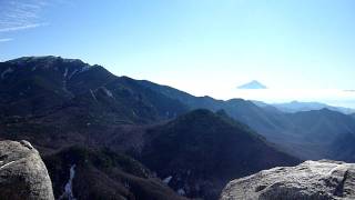 瑞牆山頂から金峰山と富士山　（２０１１年１１月）