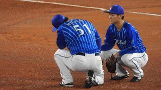 【一瞬ヒヤリ】DeNA・宮崎、山田哲人の打球が右鎖骨付近に当たる 一旦ベンチに戻るもすぐに復帰 2022.9.24【現地映像】