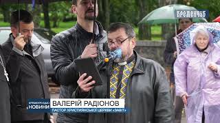 Площа Перемоги наповнилась молитвами та проханнями про допомогу у цій нещадній війні