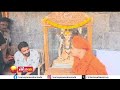 dhananjay visit koppal gavimath ಶ್ರೀ ಗವಿಸಿದ್ಧೇಶ್ವರ ಮಹಾಸ್ವಾಮಿ ಭೇಟಿ ಮಾಡಿ ಮದುವೆ ಆಮಂತ್ರಣ ನೀಡಿದ ಡಾಲಿ..