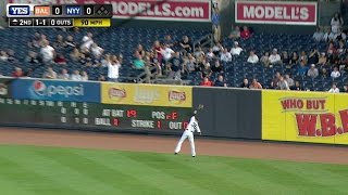 BAL@NYY: Beltran jumps up to grab line drive to right