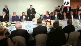 Obama and Poroshenko join European leaders at official dinner