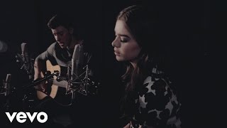 Shawn Mendes & Hailee Steinfeld - Stitches (Official Video) ft. Hailee Steinfeld