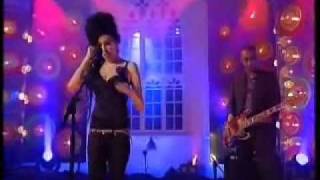 Amy Winehouse - Amazing Live - Rehab Performance