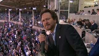 Vedder sings during the 7th-inning stretch