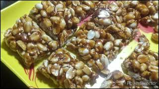 Mungfali chikki khasta kurkuri.