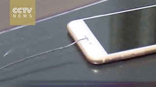 Thief uses thin iron wire to steal iPhone