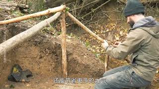 胡子哥独自在野猪窝搭建庇护所，野外生存自制烤肉大串