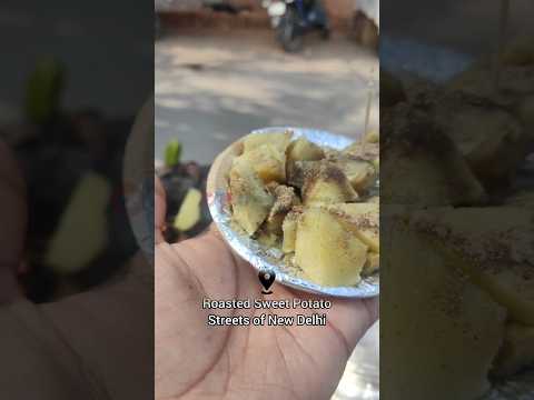 Roasted sweet potato #food #foodie #sweetpotato #potato #delhi #shorts #youtubeshorts #viral #india
