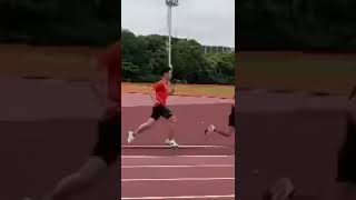 ニャー言いながら松本翔選手を追いかける猫ひろし　　　2000m×3(6分30-25-20)、間400m(2分30)