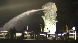 夜、シンガポール川のマーライオン/the Merlion on the Singapore river