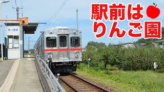 宿川原駅の目の前は、りんご園 (弘南鉄道大鰐線)