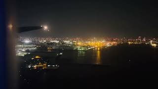 羽田空港への着陸時の東京の夜景