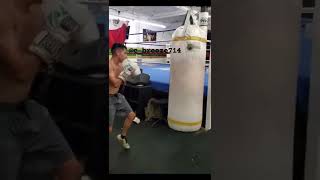 Heavy bag combos, feeling as fast as lighting ⚡️! 16oz gloves