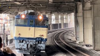 【EF64-1032  長岡返却回送（田端操→長岡）】国鉄EF64形1000番台1032号機が警笛を２発鳴らしながら赤羽駅6番線を単機で通過するシーン（単9735レ）2023.12.15