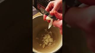 How To Thinly Slice an Onion at home No board, fast #cutting paper thin #onions #shorts  #shortvideo