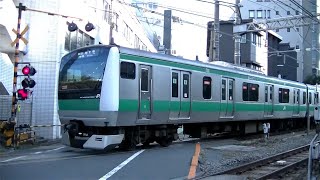 JR埼京線E233系ハエ131編成各駅停車新木場行き 代々木駅付近の踏切通過