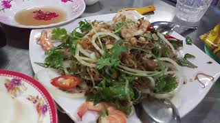 Hấp dẫn món gỏi hoa chuối hải sản