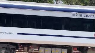 Vande Bharath Express On reaching Thalassery station | #thalassery #railway #vandebharatexpress