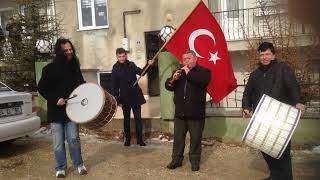 GAYDURU GUTBAK CEMİLEM DAVUL ZURNA EŞLİĞİNDE OYNAYI VEREM GARİ UŞAKLI ÇILGIN DAVULCU