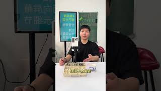 后置通过镜子拍自己 后置直播也能实时看到弹幕跟观众互动，一个人就可以切换不同的机位，直播带货比较适合。小技巧分享 手机直播 镜子直播 对镜直播