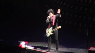 Green Day Paris 2017 Fan sings Longview