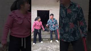 美女趁人贩子睡着，偷偷解开绳索自救，简直机智过人 #comedy #funny #短剧 #社会正能量#shorts