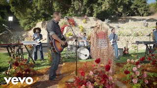 Gwen Stefani \u0026 Blake Shelton - Purple Irises (Backyard Garden Party)