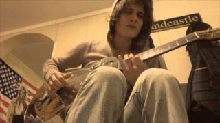 Tyler Bryant - Re-stringing \u0026 Singing.