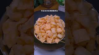 万万没想到，把饺子皮放进滚烫的油锅里，出锅瞬间变成一道美食美食教程 #简单美食  #创意美食  #自制零食