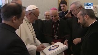 Presentato a Papa Francesco l'Evangeliario della Misericordia