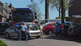 Auto blokkeert de weg en hindert Brandweer Dorst bij Grote Brand in Rijen