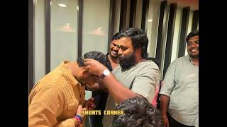 actor sasi Kumar presented gold chain to ayothi movie director and producer #sasikumar #shorts