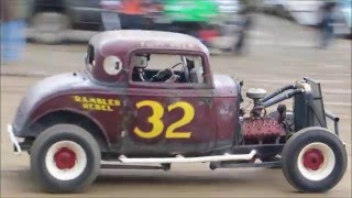 Video clips of vintage dirt track racing from Circle M Ranch Speedway