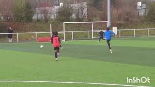 Hugo brille avec les U10A :Une passe décisive magnifique en extérieur ! ⚽🔥 #FootballJeunes #Talents\